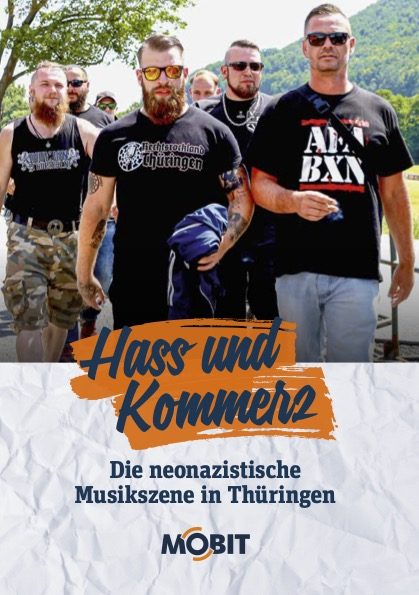 Titelbild einer Broschüre. Sieben Männer dunkel gekleidet.